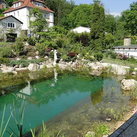 Am Burgberg 3*